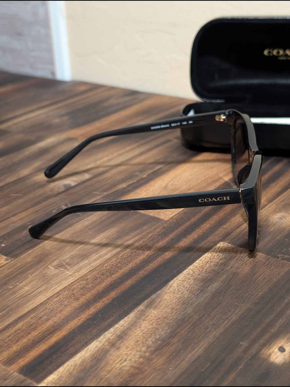 New Womans Coach Black Frame Sunglasses HC 8369U W/Leather Case - Picture 14 of 16